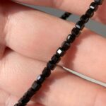 Quadratisch facettierte schwarze Achatperlen – 3 mm, 30 cm lange Kette, undurchsichtiger Edelstein für die Schmuckherstellung