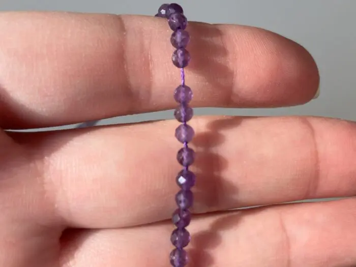 Facettierte Amethystperlen – 3 mm rund, 30 cm lange Kette, tiefvioletter Edelstein für die Schmuckherstellung – Bild 1