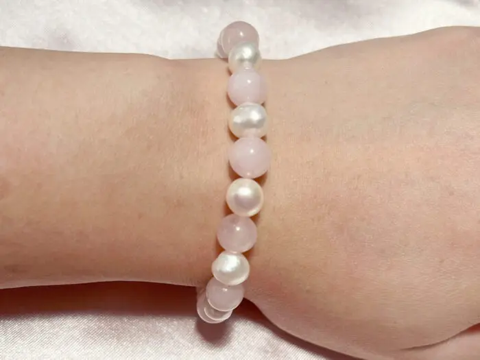 Facettierte Rosenquarzperlen – 8 mm rund, 30 cm lange Kette, hellrosa Edelstein für die Schmuckherstellung – Bild 2