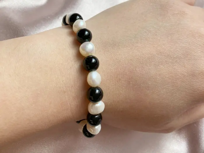 Black Agate and White Pearls Bracelet (18-20cm) – Bild 1