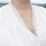 Lange handgeknüpfte Süßwasserperlenkette – 115 cm, weiß, 2,5–3 mm Perlen