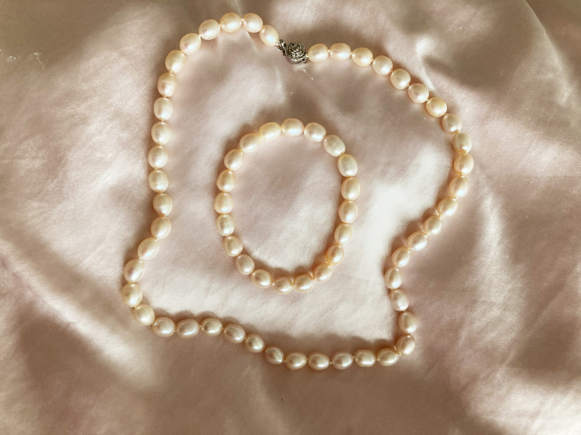 IMG_8595 Natural Freshwater Orange Pearl Necklace & Bracelet Set – 10×8 mm Pearls, S925 Rose Flower Clasp, 45 cm Necklace, 20 cm Bracelet - Image 1